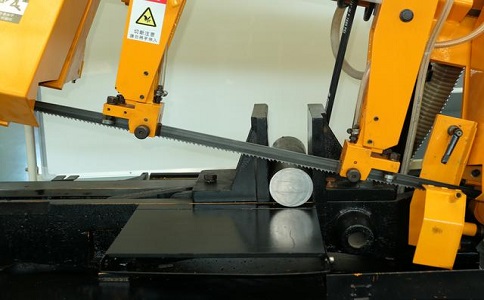 曲江数控带锯床自动送料精度会出现偏差吗？